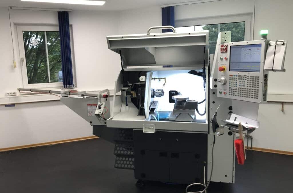 Die CNC-Drehmaschine – Haas-CL-1 – ist bei Optomech eingetroffen !